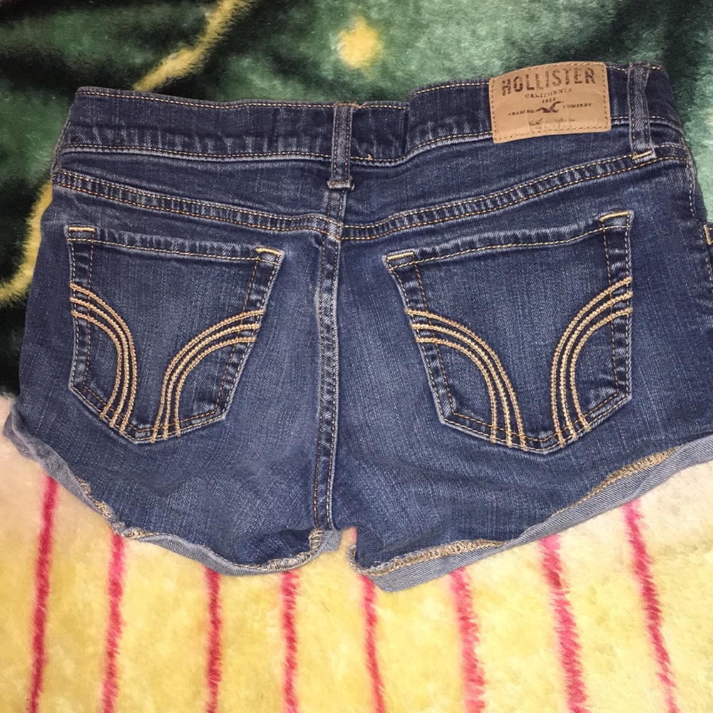 Shorts - Picture 3 of 3